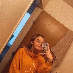 Meet your Posher, Mina